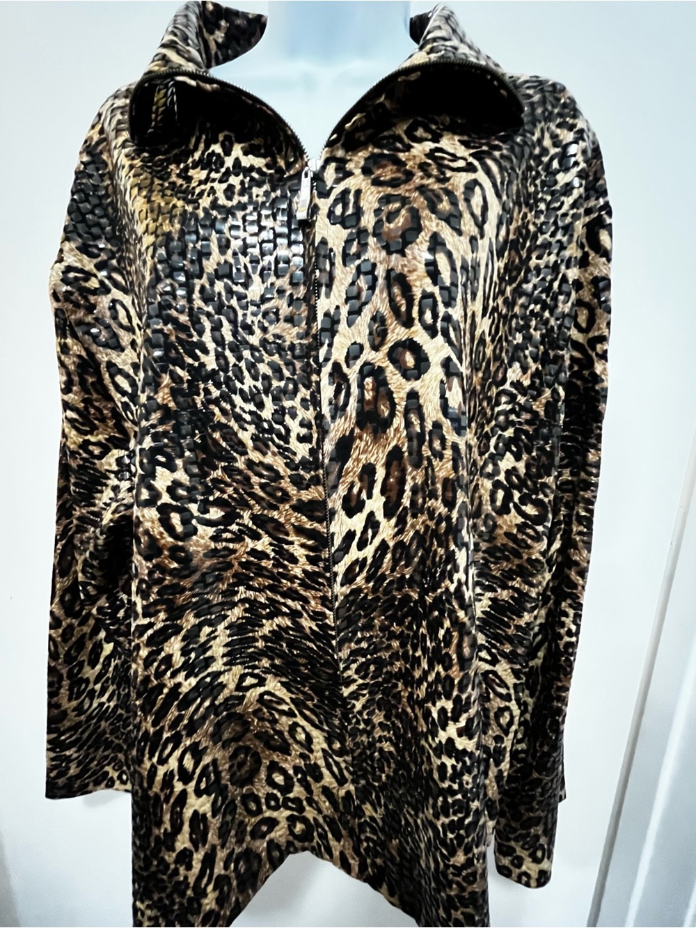 Rare Leopard Print Zip-Front Jacket .Size 2x NWT